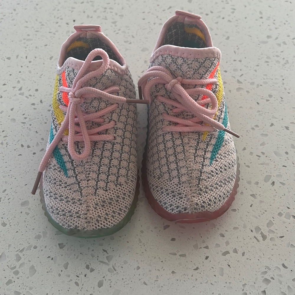 LOLA + THE BOYS

Peachy Rainbow Trainer Sneaker, Multi